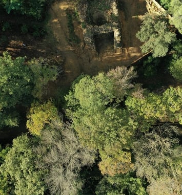Découvrez l'archéosite de la porte de Sabran autour d'une énigmatique construction médiévale