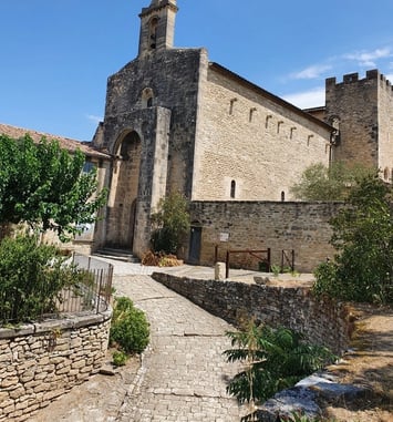 Découverte de l'église fortifiée de Saint-Bonnet-du-Gard