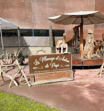 À la découverte du manège d'antan de Papi !