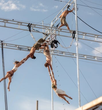 Τρία par la Compagnie Zali