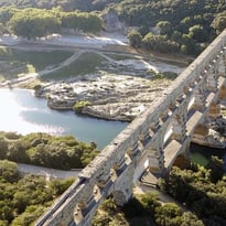 Traversée commentée de la canalisation du pont du Gard