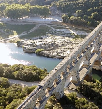 Traversée commentée de la canalisation du pont du Gard