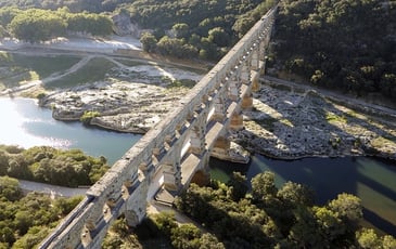 Traversée commentée de la canalisation du pont du Gard