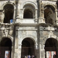 Restaurer les Arènes ?