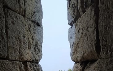 Démonstration : orientation des chapelles romanes vers la Vierge ?
