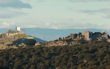 Randonnée patrimoniale entre le Castellas de Bouquet et le Castrum d'Allegre avec visite des 2 châteaux
