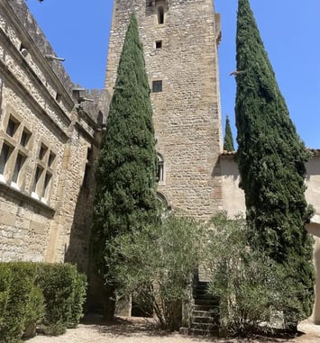 La Tour : deux châteaux en un