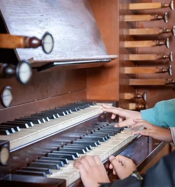 Découvrez les coulisses de l'orgue du temple et sa sensibilité aux changements climatiques