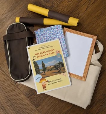 Un sac de jeux pour explorer l'exposition en s'amusant « Villeneuve-lez-Avignon. Vues et monuments emblématiques »
