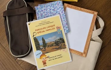 Un sac de jeux pour explorer l'exposition en s'amusant « Villeneuve-lez-Avignon. Vues et monuments emblématiques »